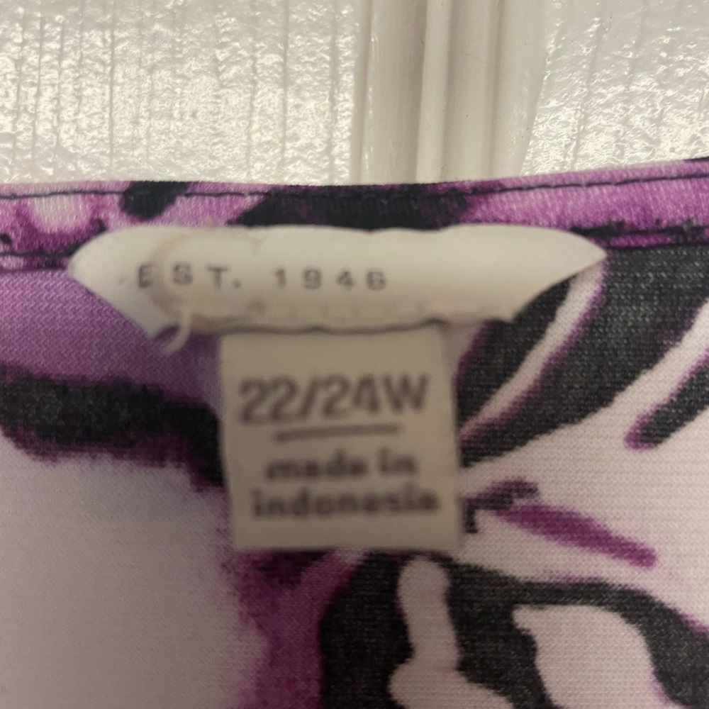 NWOT Cato Size 22W/24W Purple Black Floral Chiffon Hem Tunic Blouse Short Sleeve - Picture 4 of 7